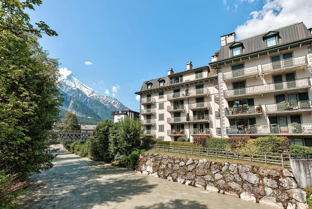 Apartment Cosmiques - Alpes Travel - Central Chamonix - Sleeps 4