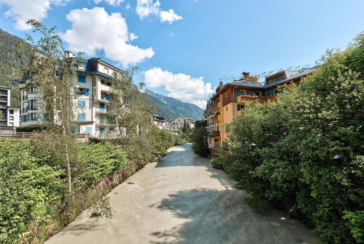 Apartment Cosmiques - Alpes Travel - Central Chamonix - Sleeps 4 0*,