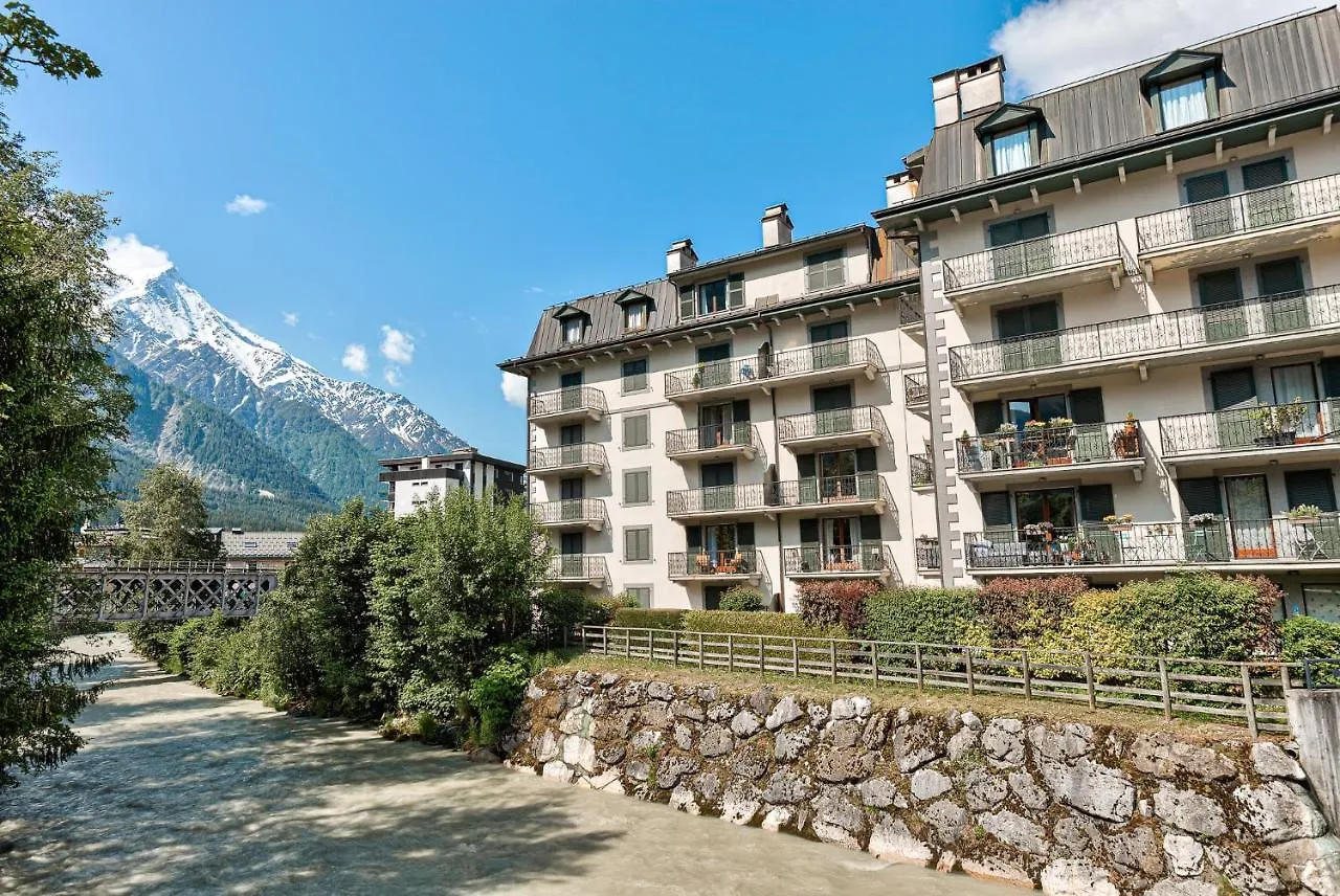 Apartment Cosmiques - Alpes Travel - Central Chamonix - Sleeps 4