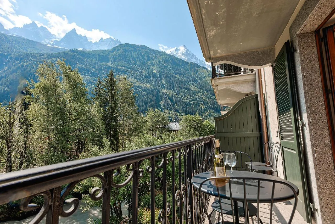 Apartment Cosmiques - Alpes Travel - Central Chamonix - Sleeps 4 France